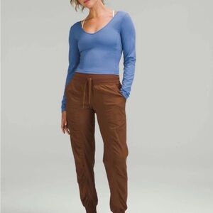 Lululemon Dance Studio Mid-Rise Jogger
Roasted Brown
